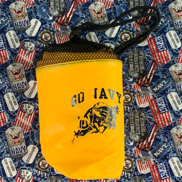 United States Naval Academy Yellow Rain Poncho “Go Navy”. - Picture 7 of 7